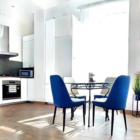 1br & Living Downtown * Chisinau